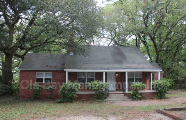 855 Azalea Rd
