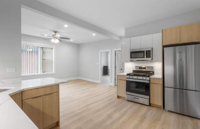 Photo of 7427 N Clark St