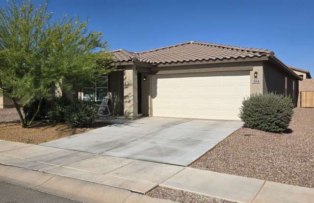 Center of town with easy access to everything in Benson!
