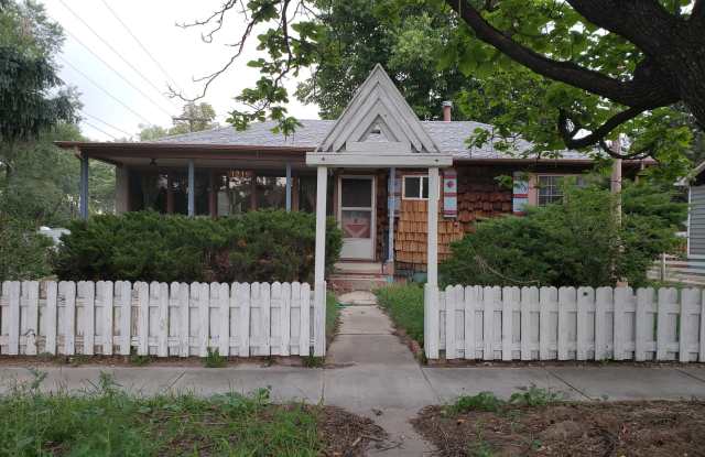 Cute 3 bedroom duplex FOR RENT on Uintah St.