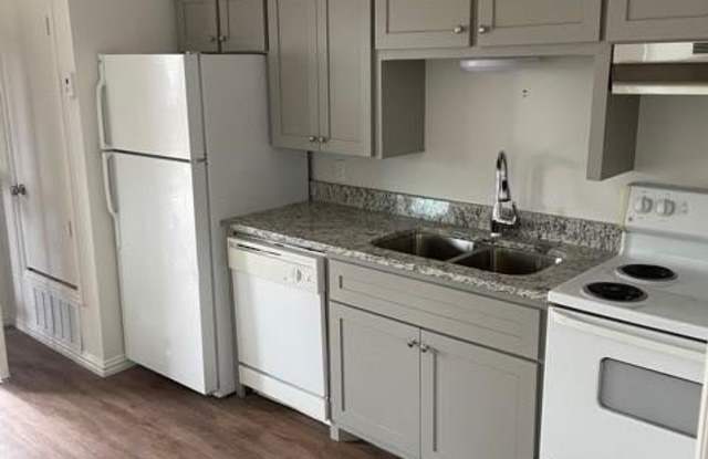 1003 S Houston Street