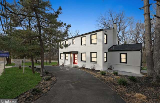 9200 CEDAR Lane