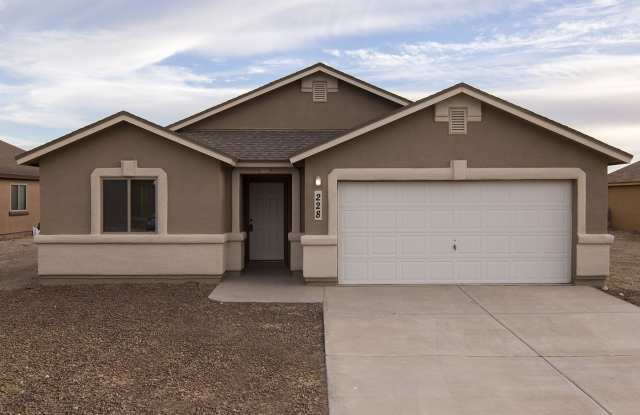 Cozy 3 Bedroom home in Socorro with Refrigerated Air!