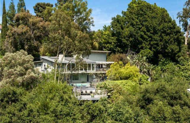 2870 Benedict Canyon