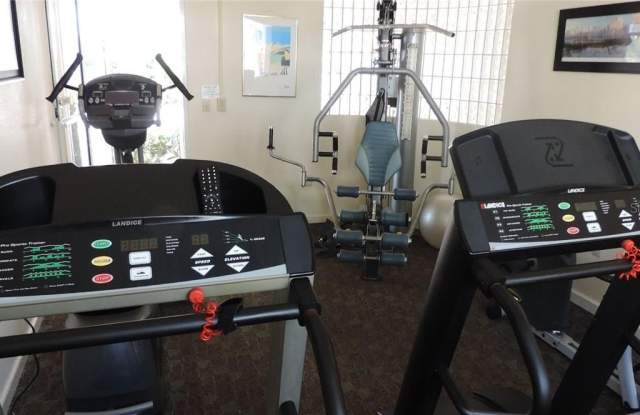 6093 BAHIA DEL MAR CIRCLE