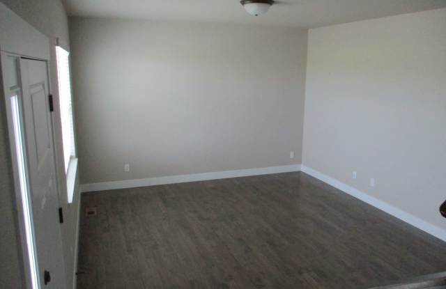 Beautiful, Dog Friendly - 3 Bedroom, 2.5 Bath Townhome in Berthoud!