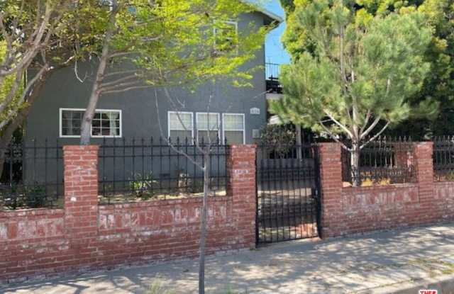 835 Palms Blvd