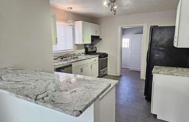 Photo of Gorgeous 2 bedroom in Barelas! Great location. Washer/Dryer. 1 car garage.