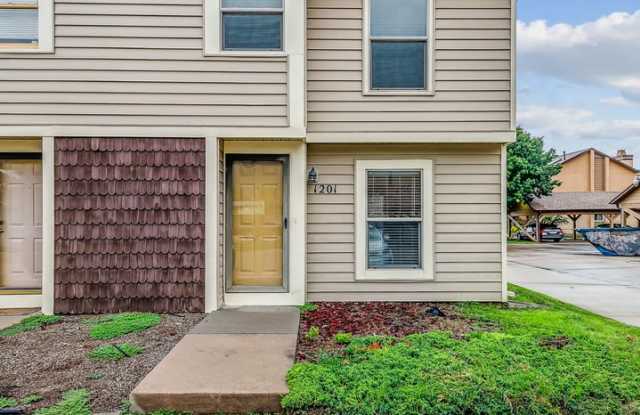 Photo of Beautiful town home in south east Wichita!