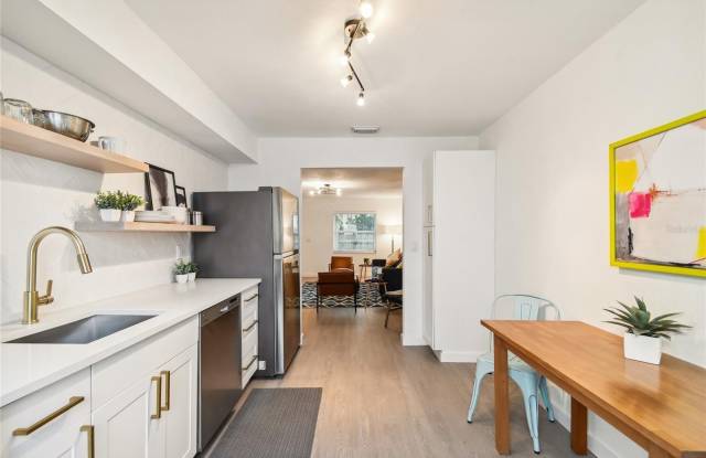 6422 S ADELIA AVENUE