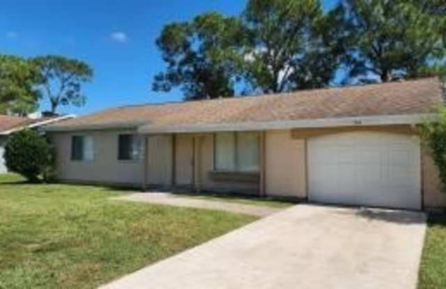 Photo of 651 NW Sharpe Street