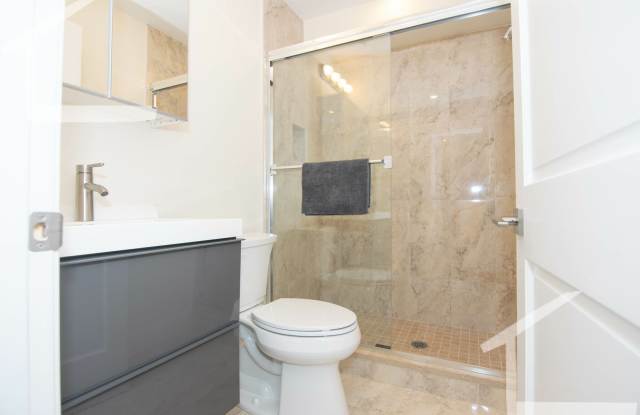 Ncie studio steps from BU