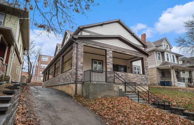 Central 4 Plex