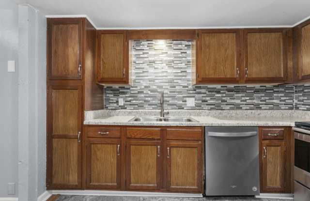 561 NW Valleybrook Rd