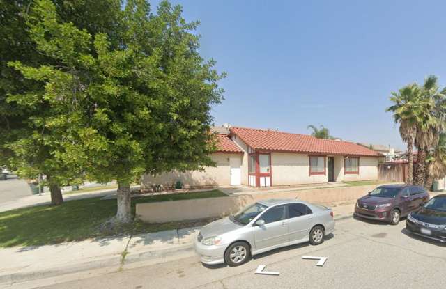 CUTE HOUSE W CENTRAL HEAT/AIR, ATTACHED GARAGE  GREAT YARD - 1332 North Candleberry Road, Colton, CA 92324