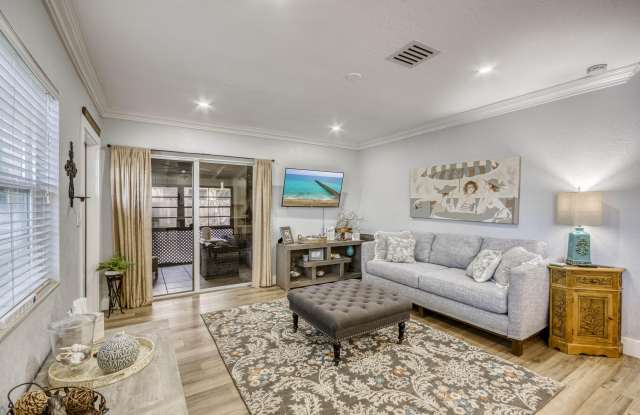 404 S Caloosahatchee Avenue