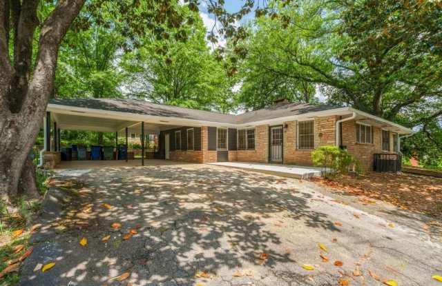 1930 Hollywood Road NW