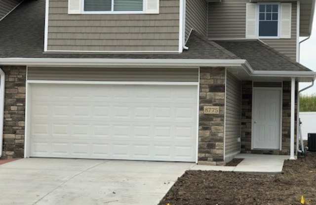 Photo of 3 bedroom, 2 1/2 bath Townhouse