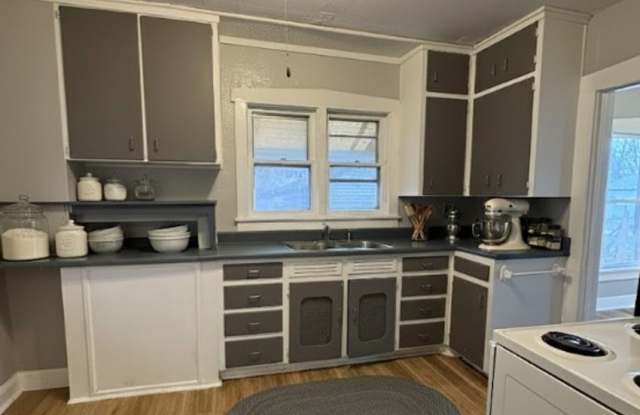 Photo of 2 Bed House for Rent!