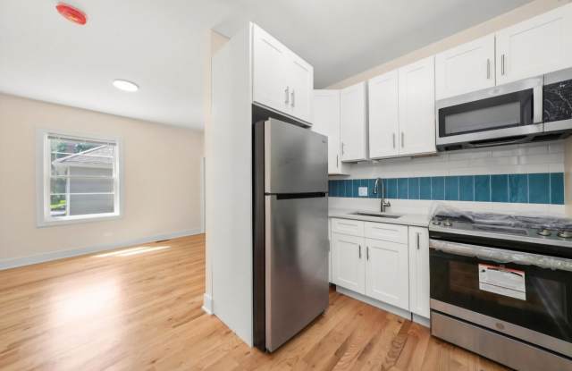 8321 South Saginaw Avenue