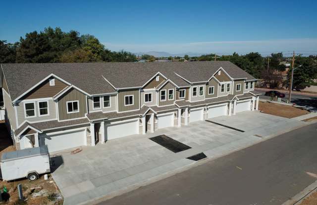 Deposit Moves You In! 3 Bed 2.5 Bath Townhome for Rent in West Point - 271 North 3650 West, West Point, UT 84015