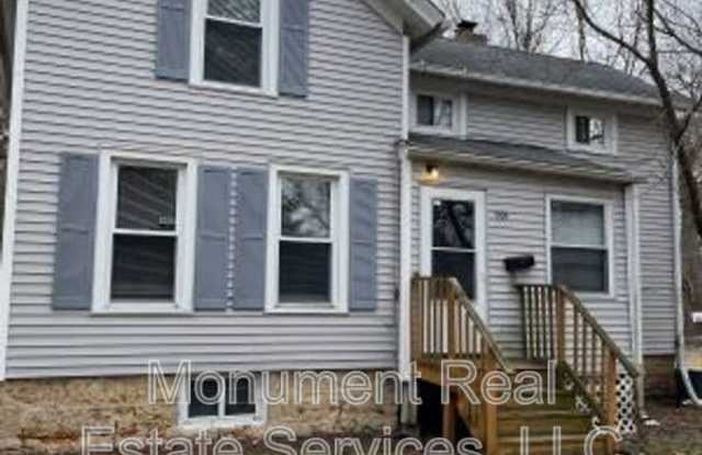 1205 N Main St