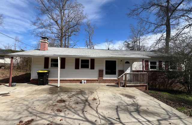 NEWNAN- 11 Bailey Dr 4bd 3bath
