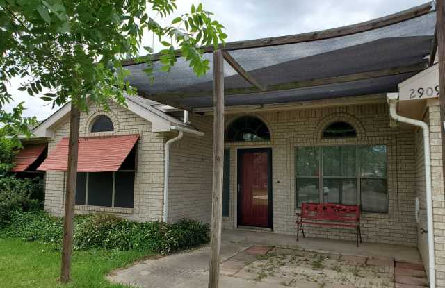 2909 Markos Dr