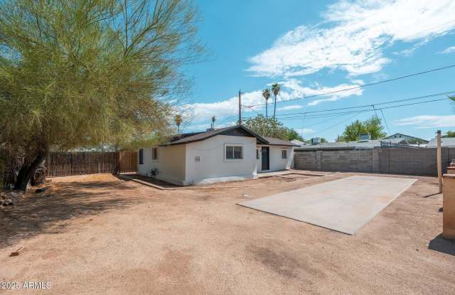 744 W Coolidge Street