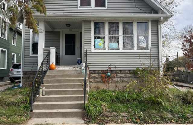 4BR Home Near Olbrich Gardens & Garver Feed Mill