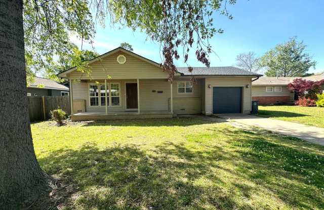 Gorgeous 3 bedroom 1.5 bathroom home located in Tulsa - 5736 East 27th Place, Tulsa, OK 74114