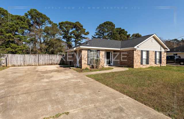 Charming 3-Bed 2-Bath Brick Home in West Mobile