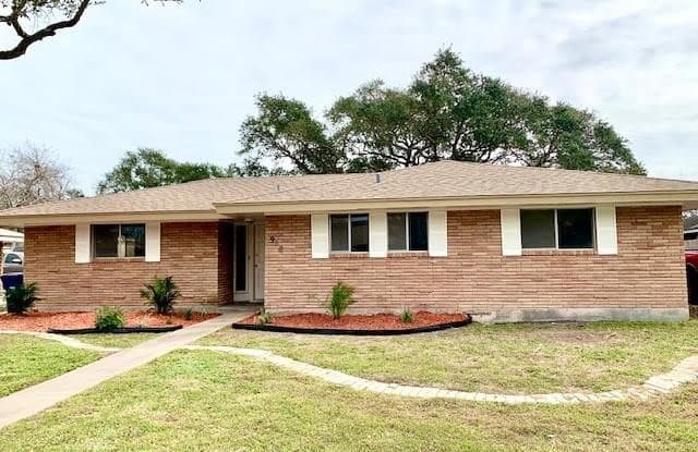 918 Meadowbrook Dr - 918 Meadowbrook Drive, Corpus Christi, TX 78412