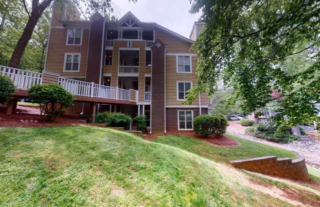 Clean and neat condo in the heart of Eastover!