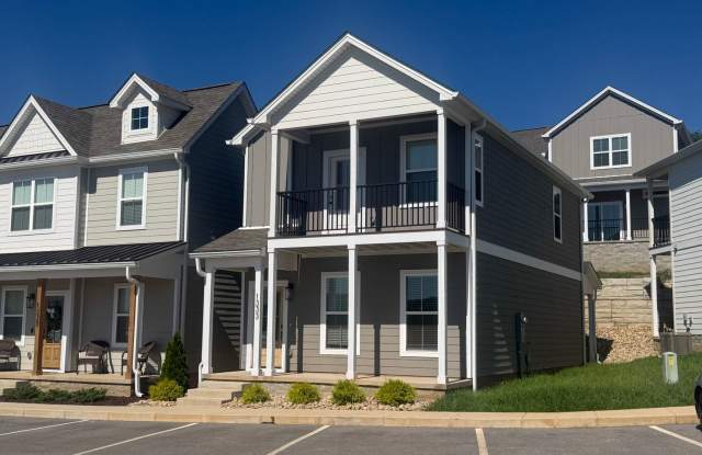 Luxury 3-Bedroom Home with Flex Room at Highbury | Summer Special Available