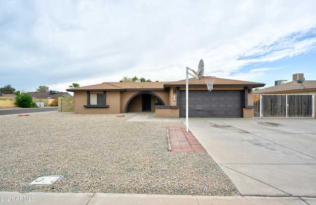 Photo of 7301 W CANTERBURY Drive