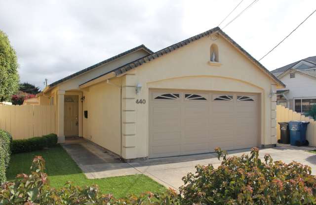 Charming Seaside House - Available July 5th