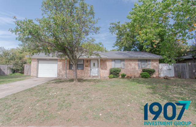 1309 Charlotte Court - 1309 Charlotte Court, Norman, OK 73071