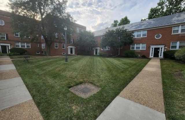 1814 West Abingdon Drive