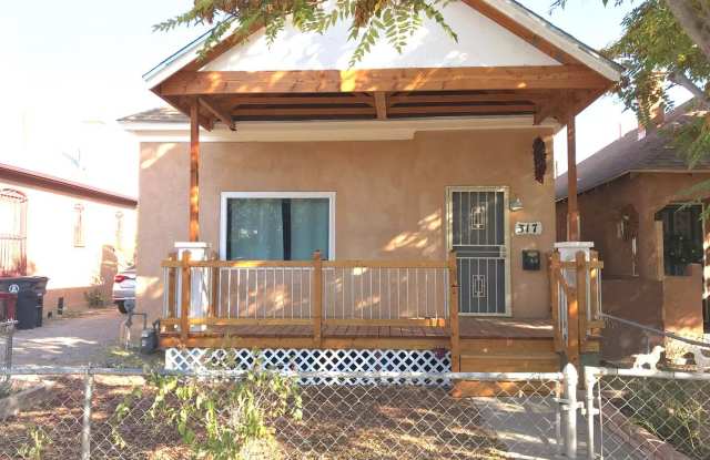 Gorgeous 2 bedroom in Barelas! Great location. Washer/Dryer. 1 car garage.