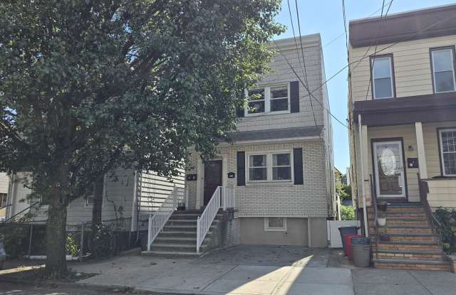 Photo of 120 WEST 13TH ST