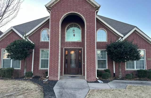 Available March 1st! Modern 5-Bedroom 4-Bathroom Home in SW Bentonville