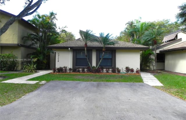 13178 SW 91st Pl - 13178 SW 91st Pl, Kendall, FL 33176