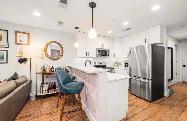 Photo of Sunny 1 bed + den 870 sq ft in heart of Petworth!