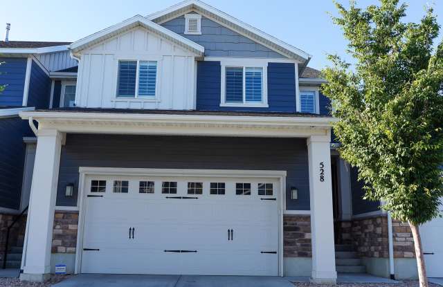 528 W Fox Chase Dr