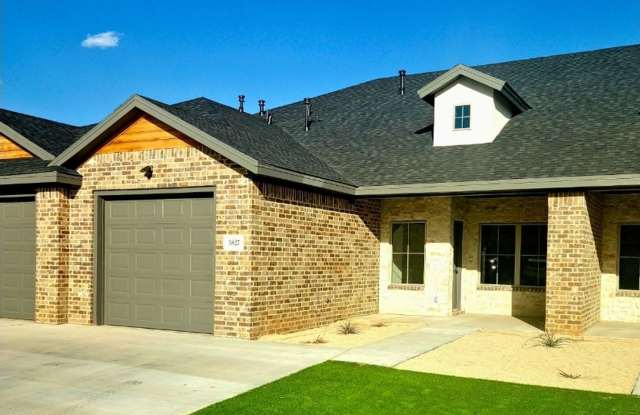 MOVE-IN SPECIAL: 2 Bedroom Townhome in Escondido - Frenship ISD