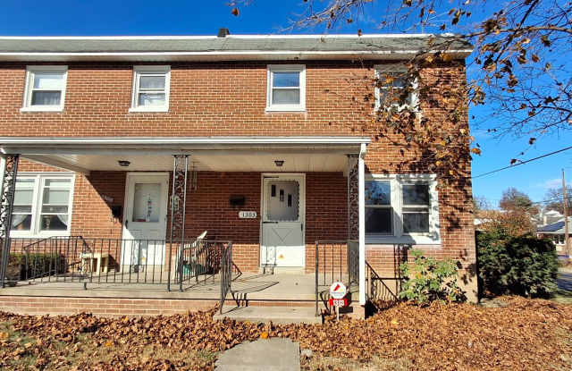 3 Bedroom 1.5 Bathroom Available in Lancaster!