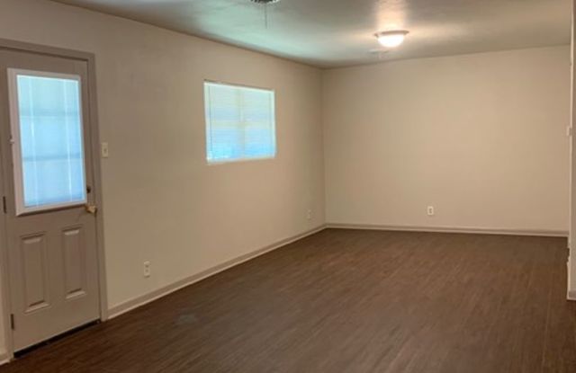 1400 Glendale - House