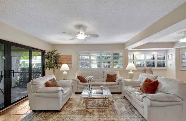 318 Oak Harbour Drive