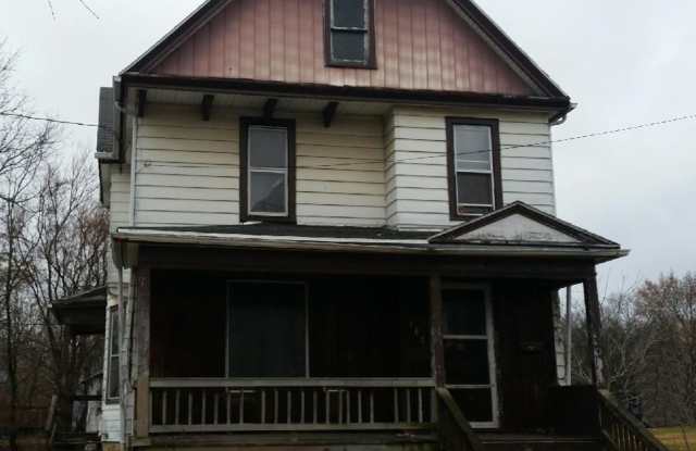 5 Bedrooms 2 Baths with Rent Freeze! Older Victorian Home CharmNJ